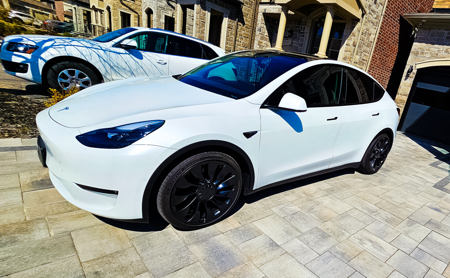 White tesla, perfect window tinting by Car Tint, the best window tinting shop near me. Mobile window tinting, We bring professional-grade window tinting right to your doorstep. Say goodbye to glare and hello to enhanced privacy and UV protection. window tinting near me, window tint, Car window tinting, car tint near me, auto window tinting near me, vehicle window tinting near me
